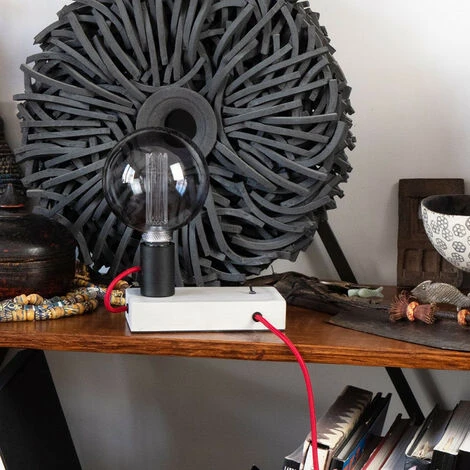 XANLITE - Lampe à Poser FOCO (style Industrielle) En Béton & Fil Rouge, Culot E27 - XDLAPFOCOCR 2 XANLITE - Lampe à Poser FOCO (style Industrielle) En Béton & Fil Rouge, Culot E27 - XDLAPFOCOCR – Image 2