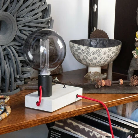 XANLITE - Lampe à Poser FOCO (style Industrielle) En Béton & Fil Rouge, Culot E27 - XDLAPFOCOCR 3 XANLITE - Lampe à Poser FOCO (style Industrielle) En Béton & Fil Rouge, Culot E27 - XDLAPFOCOCR – Image 3